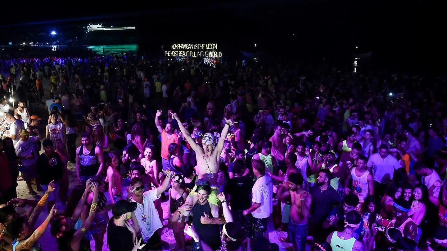 En norsk turist blev udsat for en voldtægt under en fest på den populære ferieø Koh Phangan. Billedet er fra lignende fest ved en tidligere lejlighed. (Arkivfoto)