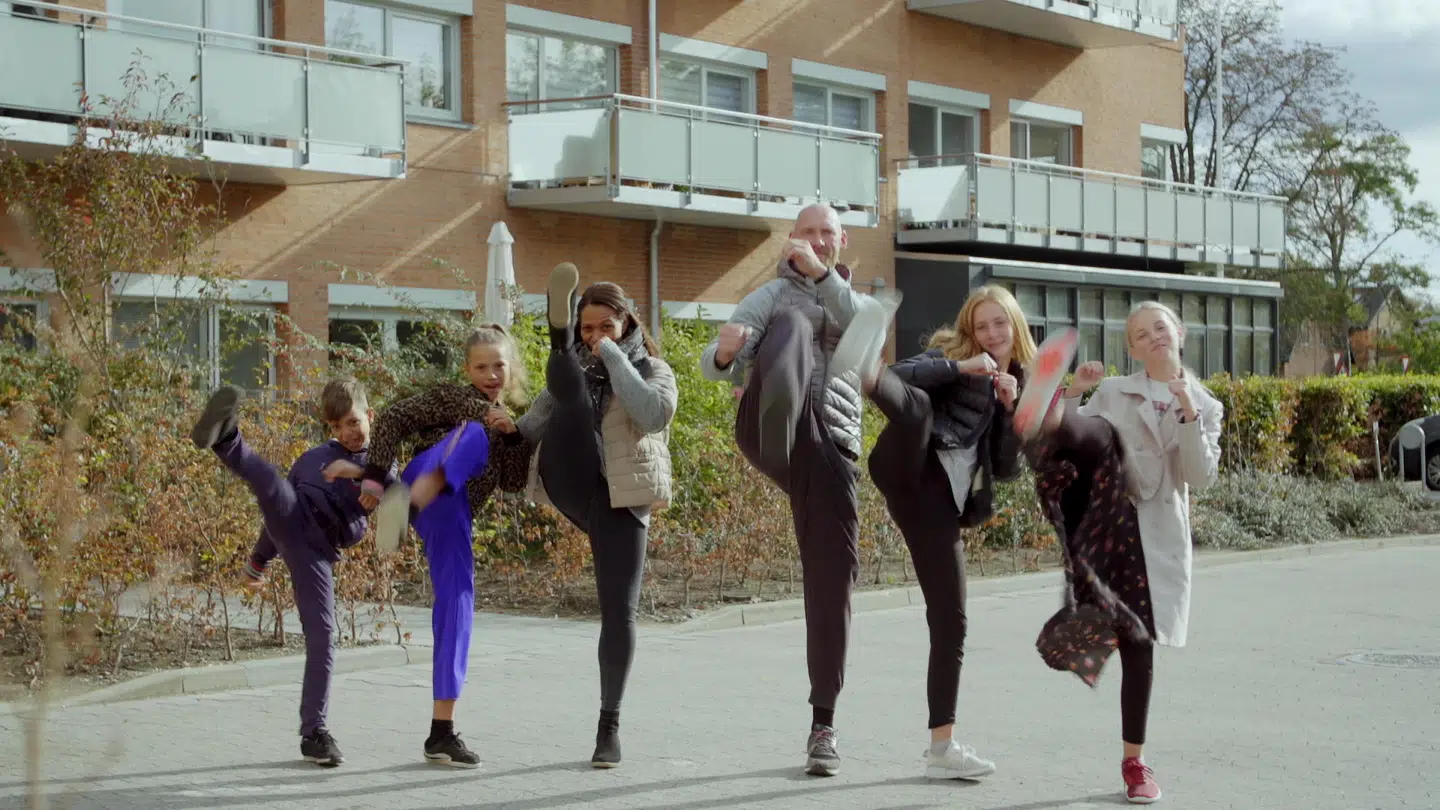 Judy og Jacob har sammen fire sammenbragte børn på 9, 11, 12 og 16 år.