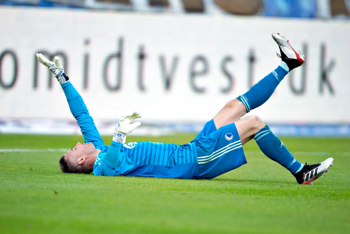 FC Københavns målmand Stephan Andersen falder om og må forlade banen i Superligakampen FC Midtjylland mod FC København på MCH-Arena i Herning, 12. maj 2019.. (Foto: Henning Bagger/Ritzau Scanpix)