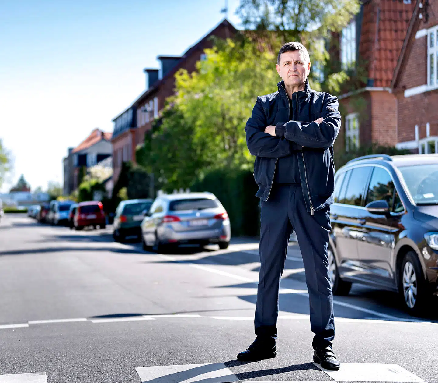 Andre Nesgaard bor i hus på Lemnosvej i København. Han og en række grundejere er stærkt utilfredse med en regning på 5,3 millioner kroner, de har fået af Københavns Kommune i forbindelse med en istandsættelse af vejen.