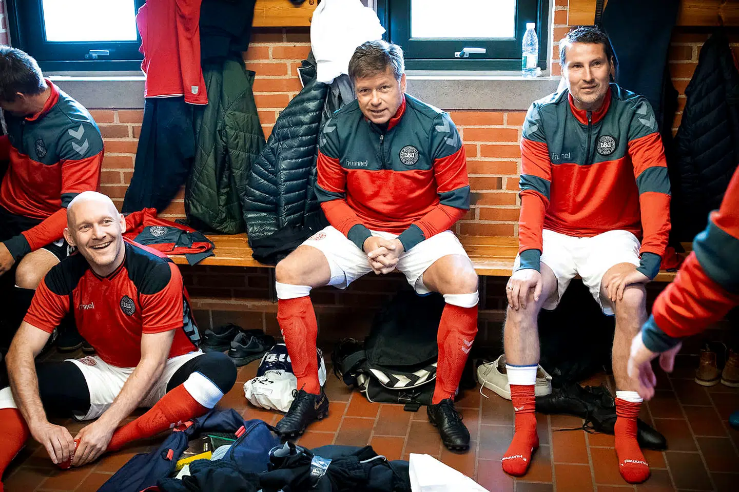 God stemning i omklædningen i Hedensted. Her Thomas Gravesen, John Sivebæk og Brian Priske.