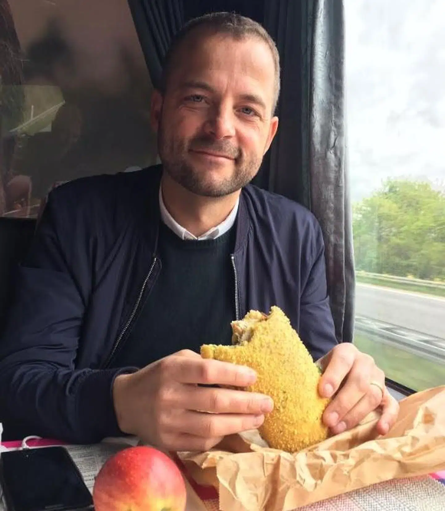 Morten Østergaard og dagens frokost.