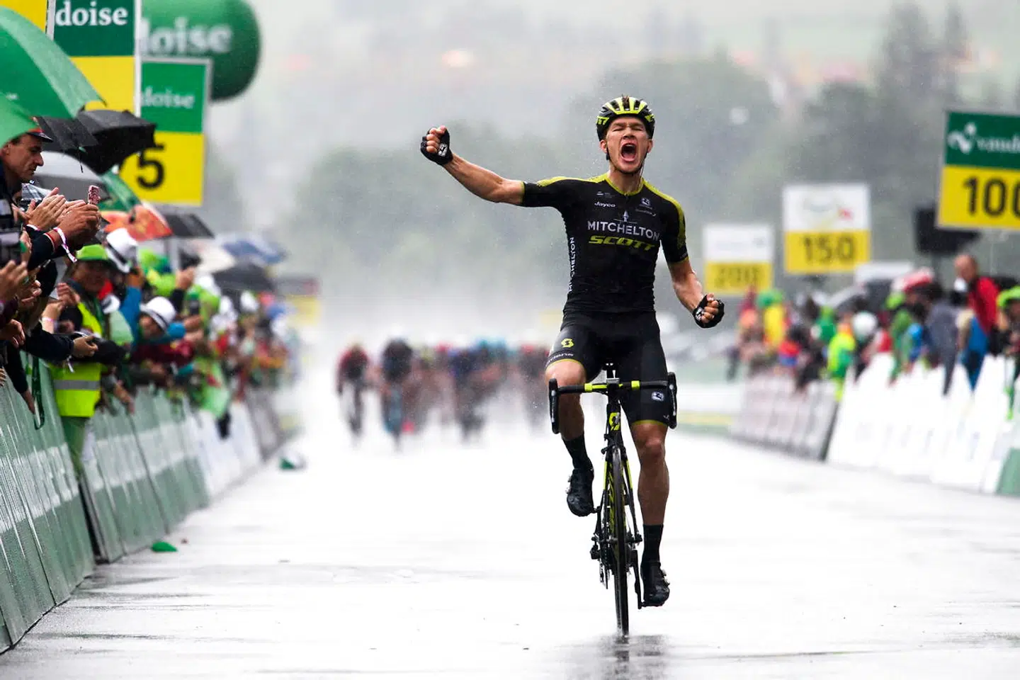 Christopher Juul-Jensen vinder fjerde etape af Schweiz Rundt. Sejrene har det ikke vrimlet med i karrieren, men danskeren er drevet af, at livet som rytter er barskt. Det skal gøre ondt.