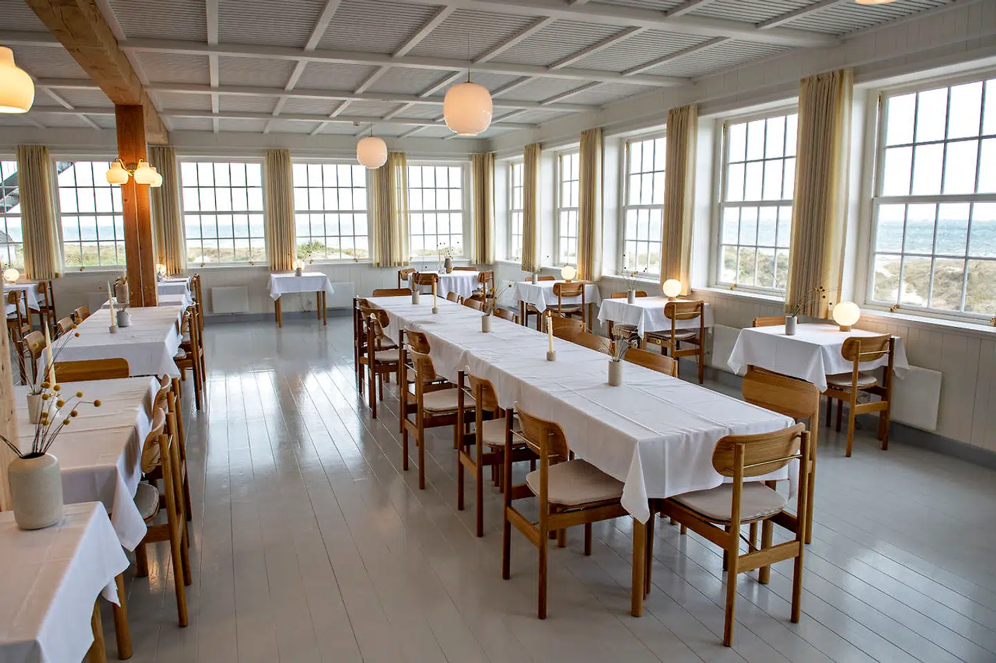 'Den gule stue' er et af de bedst kendte steder fra Svinkløv Badehotel. Her ses det i den nye bygning. (Foto: Henning Bagger/Ritzau Scanpix)