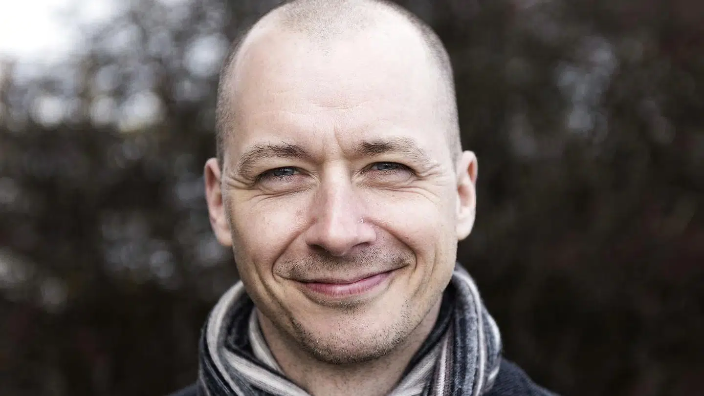 Aftenshow-værten Mark Stokholm bliver kritiseret for sin værtspræstation onsdag aften.