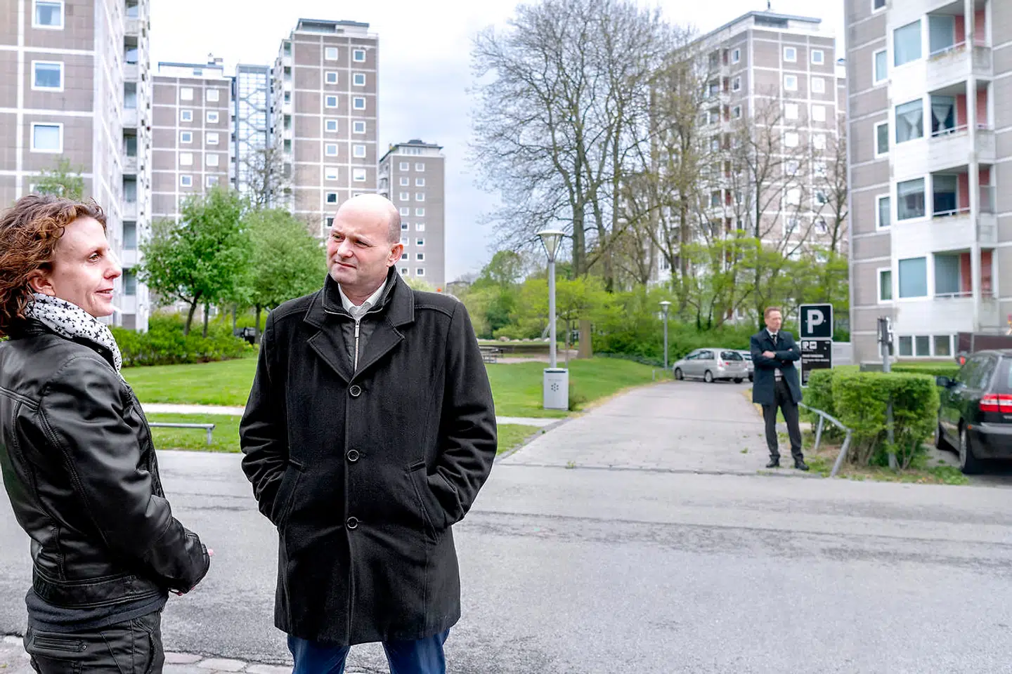 Onsdag d. 8. maj 2019 besøgte justitsminister Søren Pape Poulsen Brønshøj og Bellahøjhusene, som i lang tid har været plaget af en gruppe unge ballademagere. Her taler han med en af områdets beboere, der blev truet af banden nede i cykelkælderen.