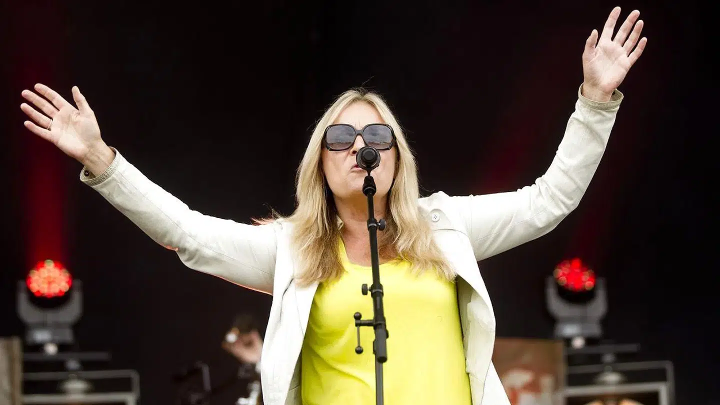 Anne Linnet har været en del af den danske musikscene siden 1970'erne. Hun har udgivet adskillige soloalbum og været medlem af Tears, Shit & Chanel, Anne Linnet Band og Marquis de Sade.