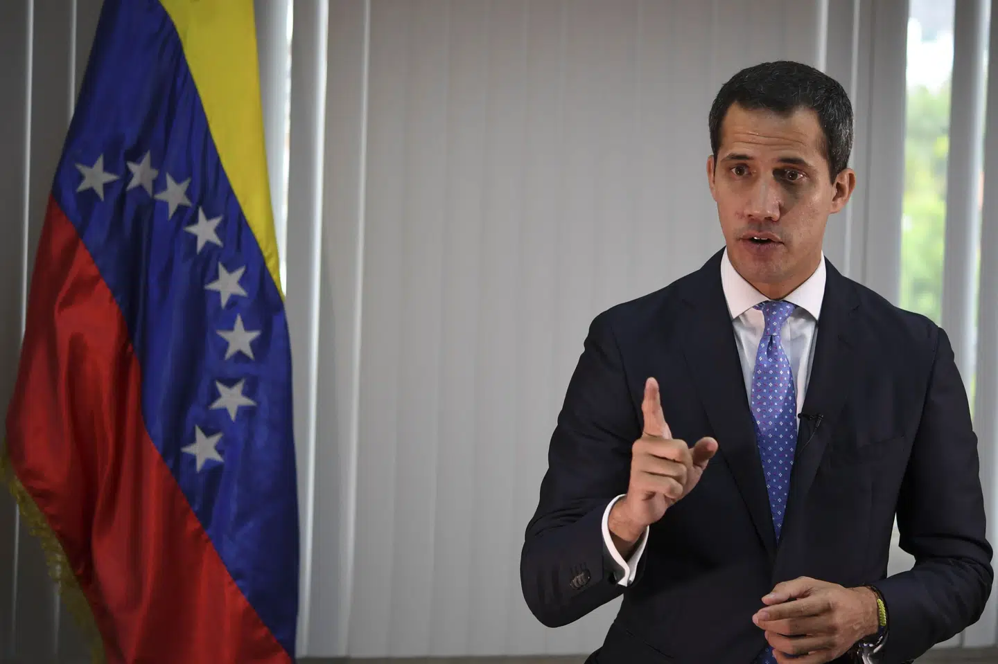 Oppositionslederen og den selverklærede midlertidige præsident i Venezuela, Juan Guaidó, siger natten til tirsdag dansk tid i et interview med nyhedsbureauet AFP, at landet er meget tæt på forandring. Yuri Cortez/Ritzau Scanpix