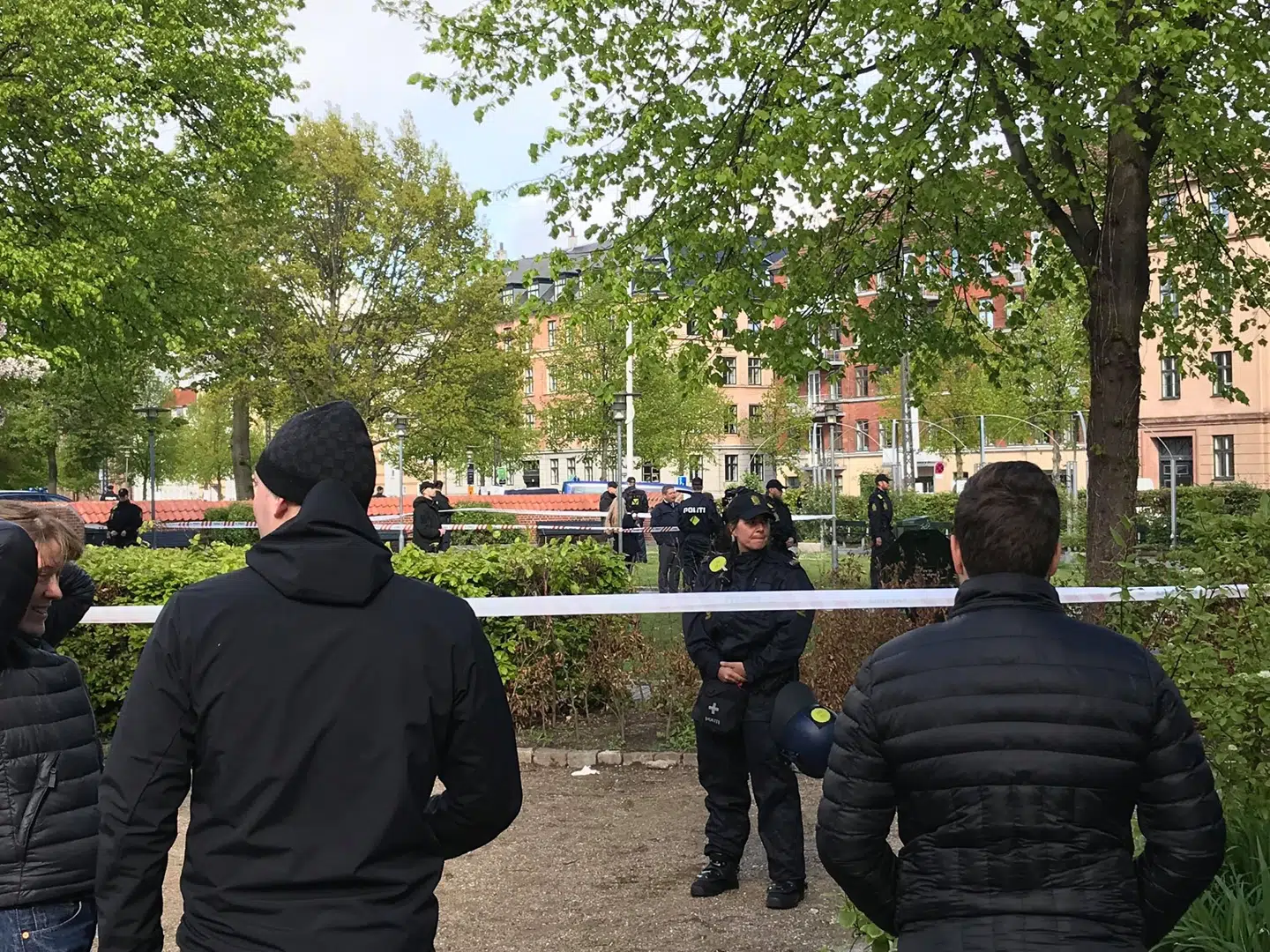 Politiet er massivt til stede under demonstrationen.