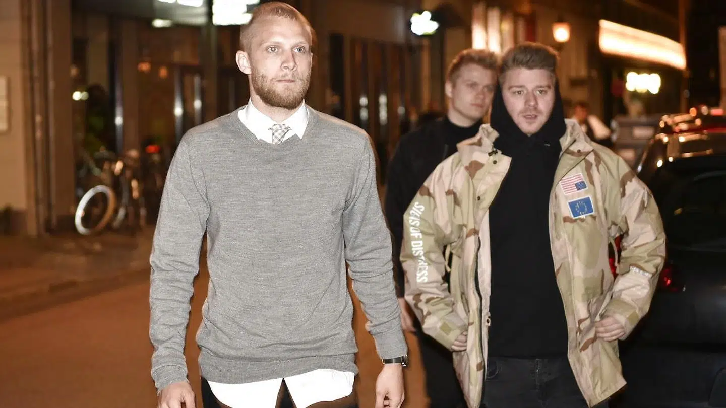 Nicolai Boilesen (tv.) ankommer.