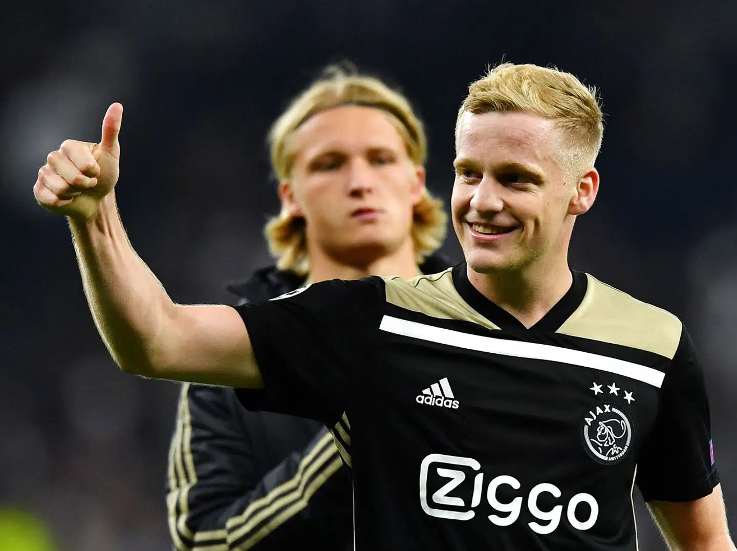 Donny van de Beek sammen med danske Kasper Dolberg.