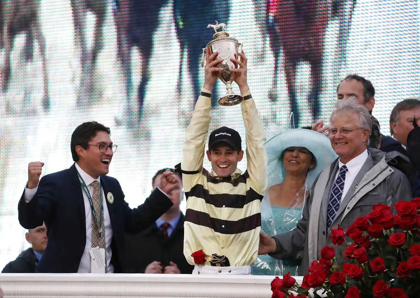 Jockey Flavien Prat jubler over sejren.
