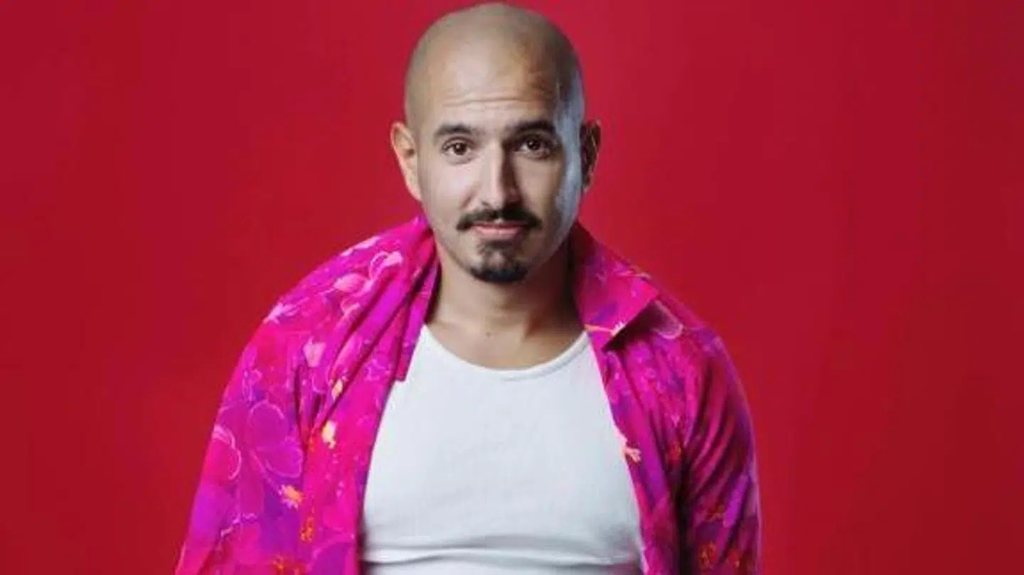 Komikeren Masoud Vahedi har oprettet en hjemmeside i Abdel Aziz Mahmouds navn, der fører hen til stramkurs.dk.