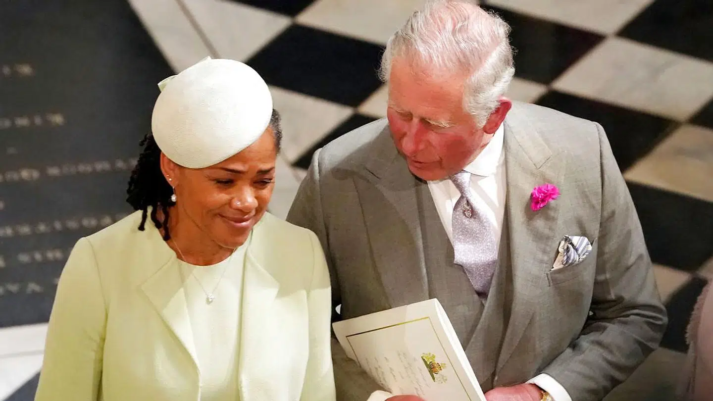 Meghans mor, Doria Ragland, med prins Charles ved det royale bryllup sidste år.