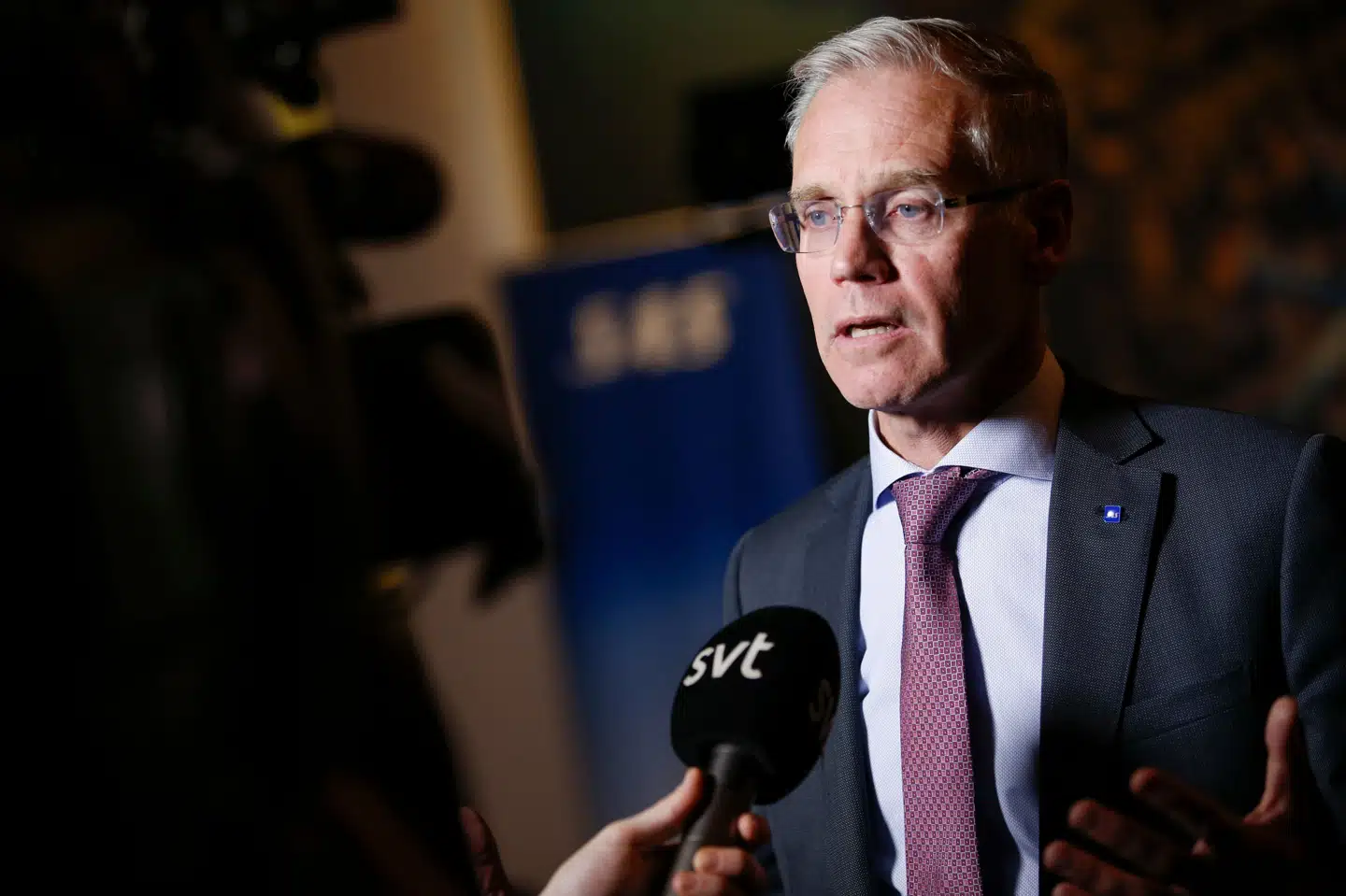 Omkring 350 millioner danske kroner kommer pilotstrejken til at koste SAS, vurderer aktieanalysechef ved Sydbank Jacob Pedersen. Strejken begyndte fredag 26. april. Torsdag 2. maj kort før midnat kunne SAS' administrerende direktør, Rickard Gustafson (billedet), fortælle, at strejken var slut. Fredrik Persson/Ritzau Scanpix