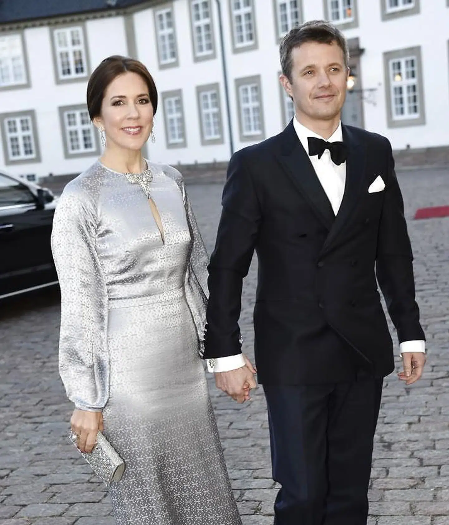 Kronprins Frederik og Kronprinsesse Mary ankommer til middag på Fredensborg Slot i anledning af Dronning Margrethes fødselsdag i 2015.