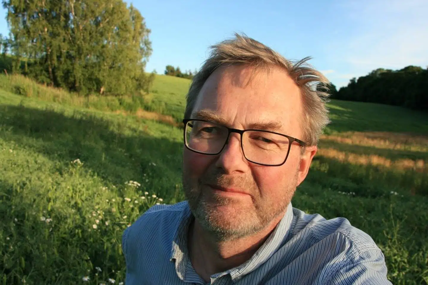 Søren Lindhardt, 60, er træt af at se på frugt og grønt foran supermarkeder, der står og bager i solen.