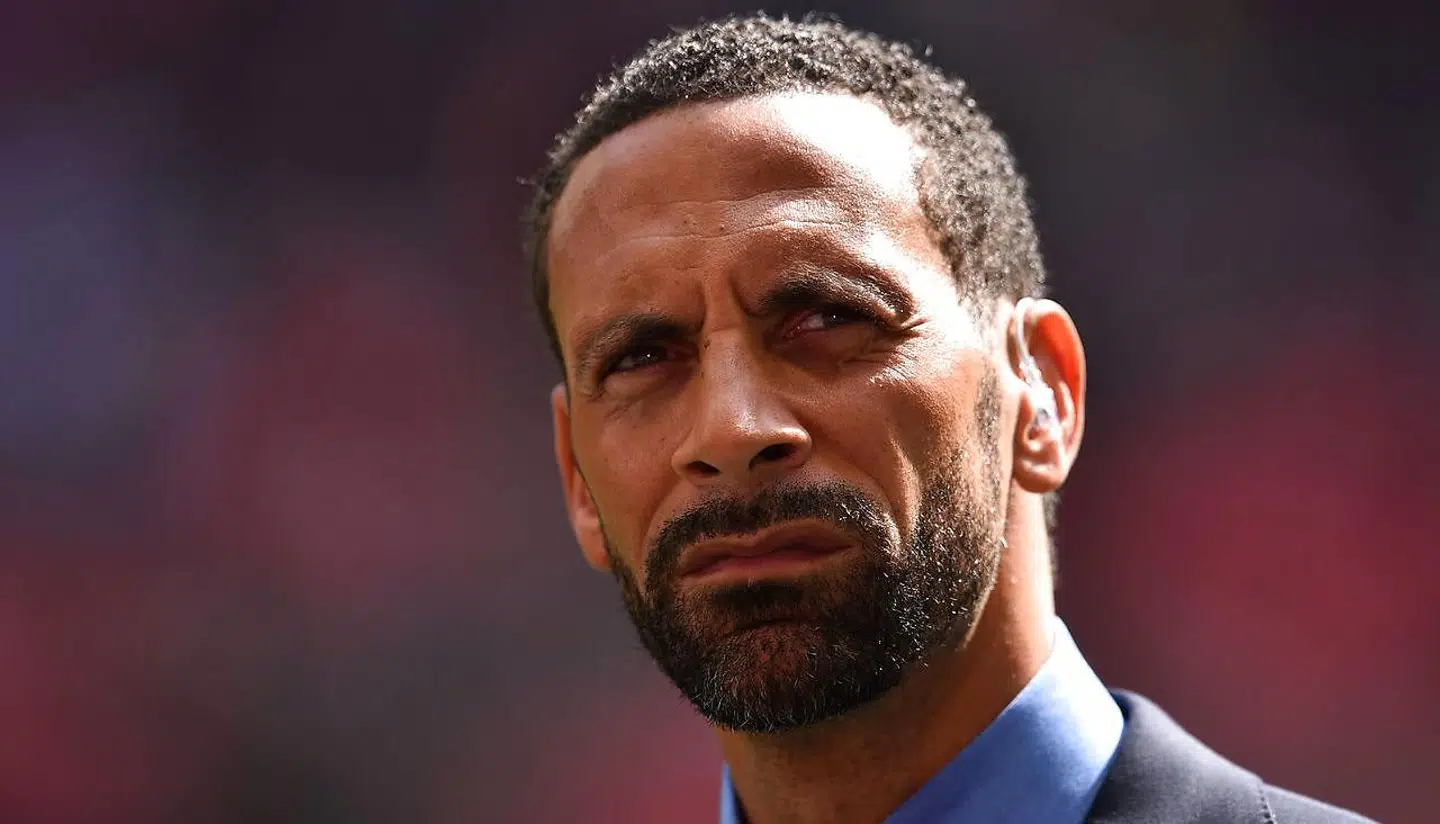 Rio Ferdinand er ifølge Daily Mail en stærk kandidat til at blive Manchester Uniteds nye sportsdirektør.