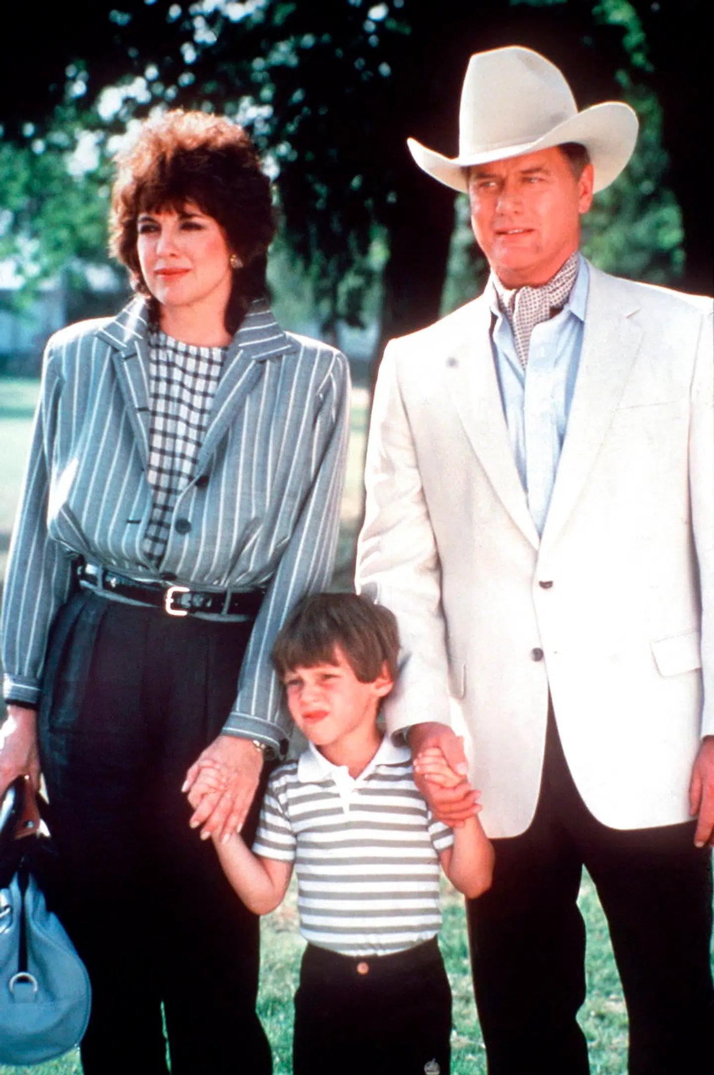 Linda Gray, Omri Katz og Larry Hagman som hhv Sue Ellen. John Ross og J.R. - John Robert Ewing.