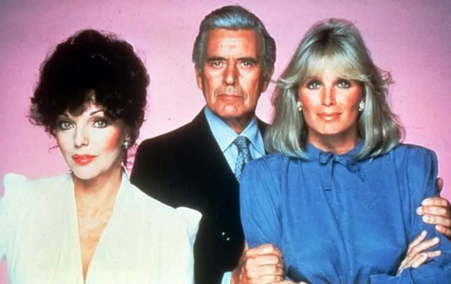 Joan Collins, John Forsythe og Linda Gray. Den sprængfarlige trekløver fra tv-serien 'Dollars' eller 'Dynasty', som den hed på amerikansk.
