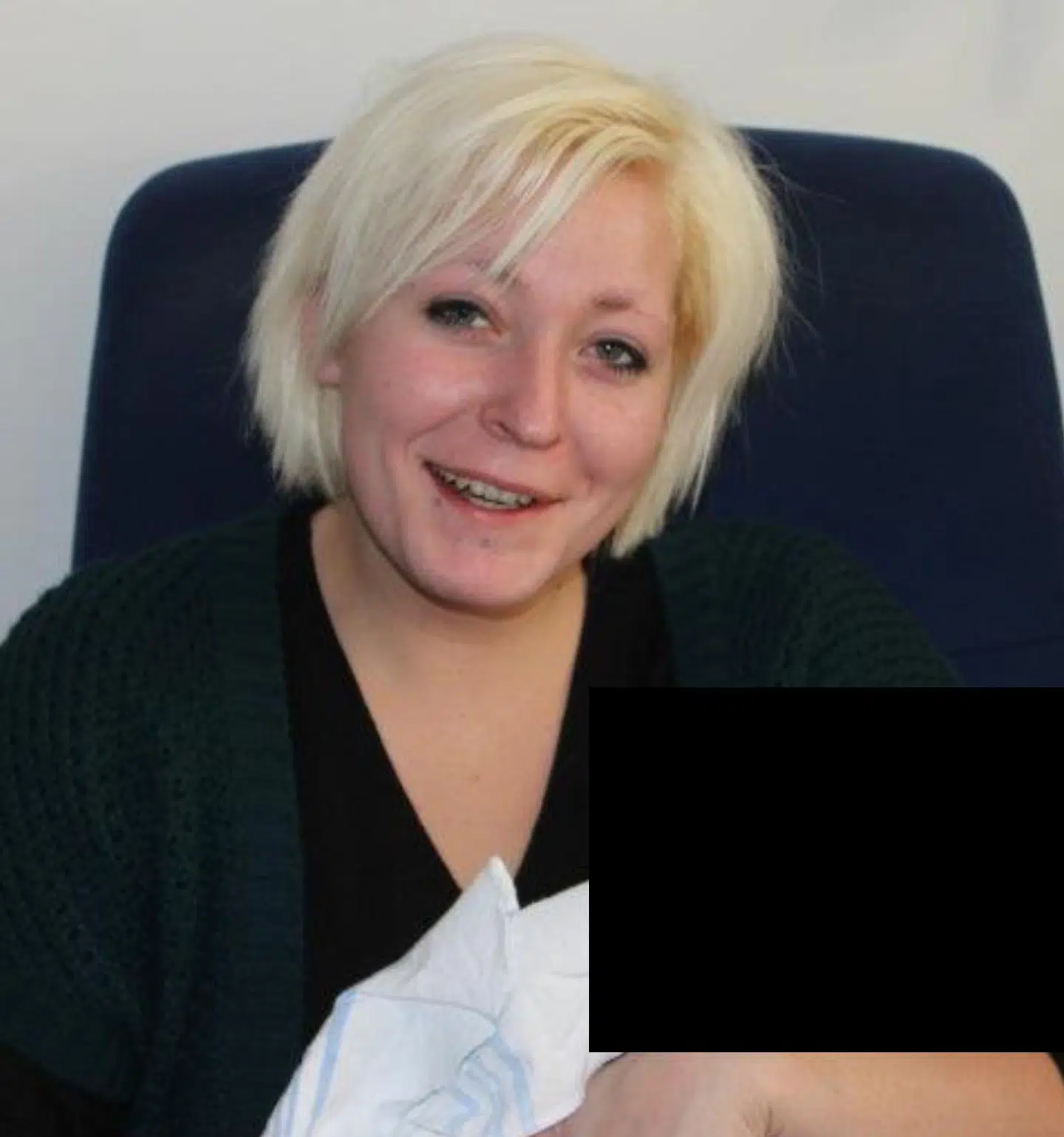 Her er Heidi dukket fuld op på sygehuset, efter hendes søster har født. B.T. har sløret babyen.