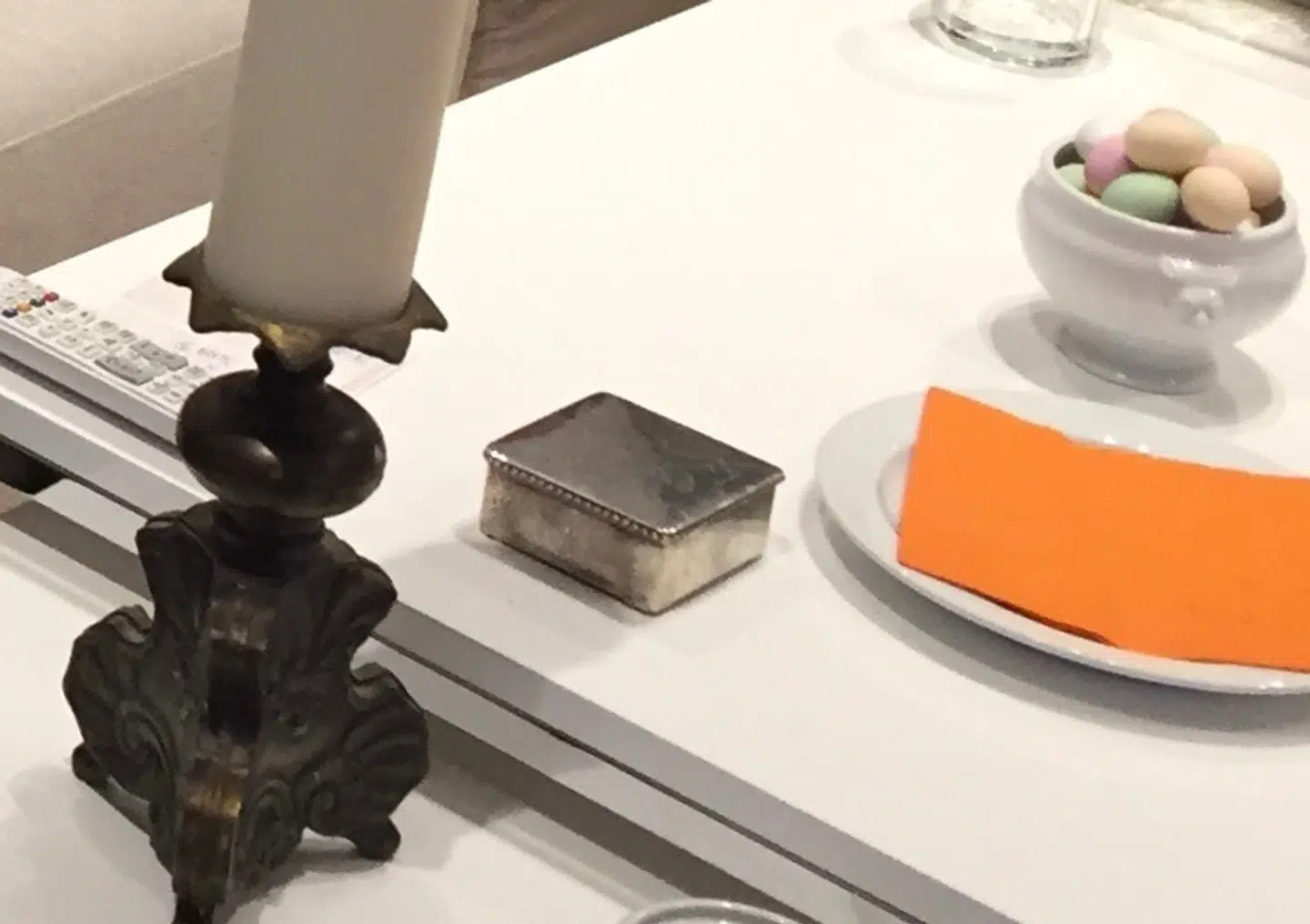 Lone Hertz har vedhæftet et billede af cigaretetuiet, som hun har fået stjålet.