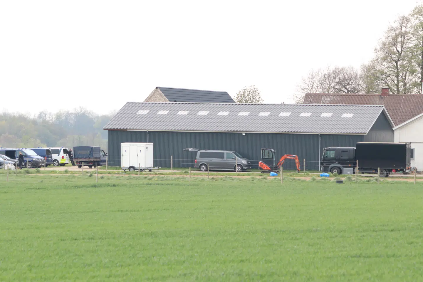 Politiet ved grusgraven.