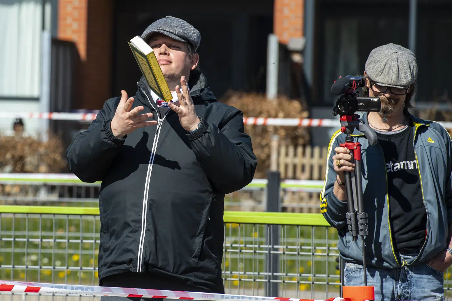 Rasmus Paludan, den islamfjendske stifter af partiet Stram Kurs, har mandag planlagt tre nye demonstrationer. Ved Jernbane Allé og Finsensvej har politiet anholdt to for at kaste med sten. Billedet stammer fra en tidligere demonstration. (Arkivfoto) René Schütze/Ritzau Scanpix