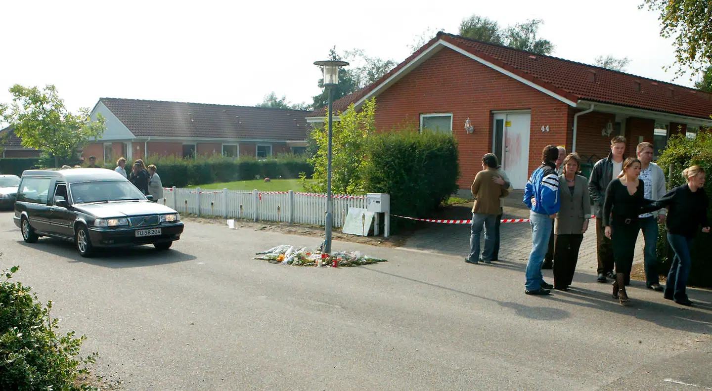 Foran hjemmet i Aars blev der dengang taget en følelsesladet afsked med Alonso.