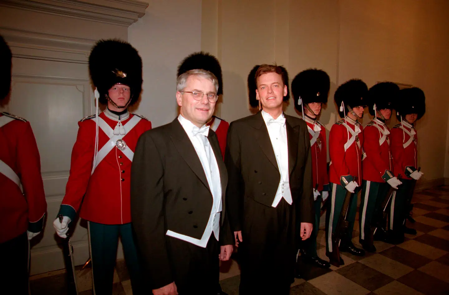 Sådan så det ud, da Torben Lund ankom til hofbal med sin kæreste, Claus Lautrup.