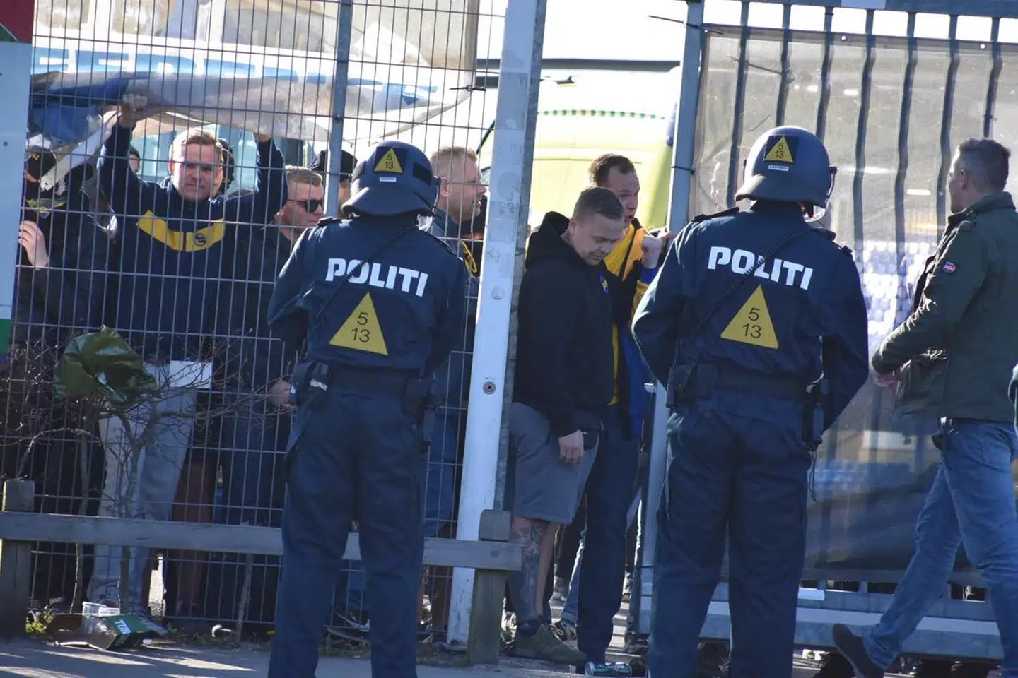 Brøndby-fans endte i klammeri med fans fra Esbjerg fB idag. (Foto: ØXENHOLT FOTO)