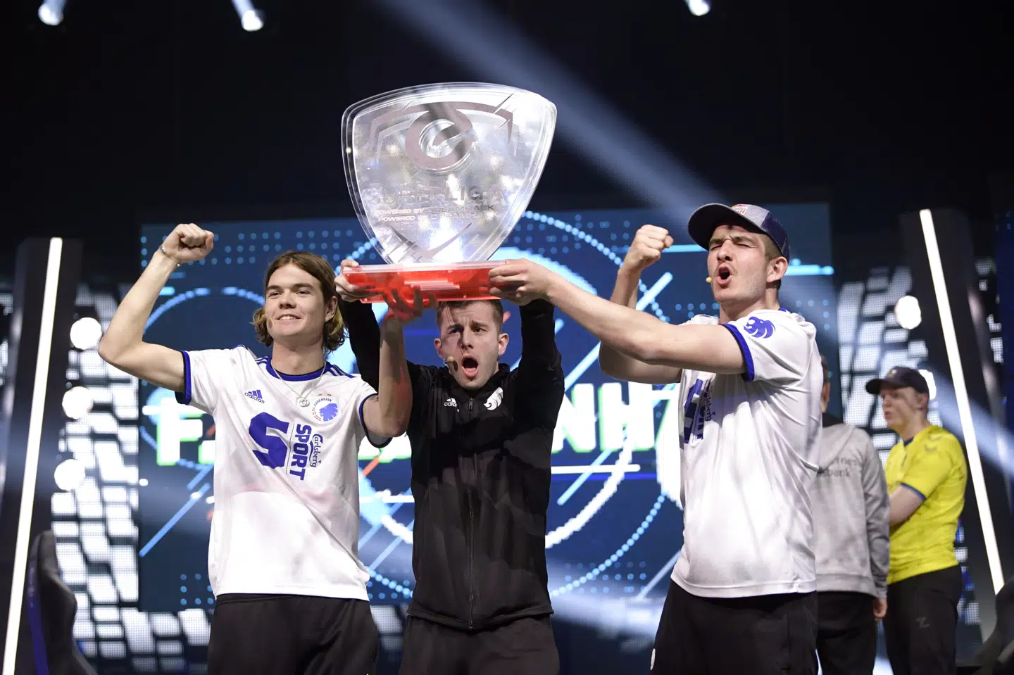 Marcus 'Marcuzo' Jørgensen og August 'Agge' Rosenmeier sørgede for guld til FC København i eSuperligaen. Claus Bech/Ritzau Scanpix