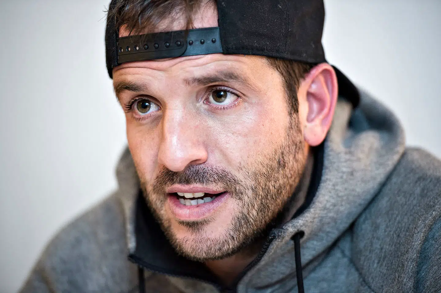 Rafael van der Vaart forsøger sig ny med pile i stedet for bolde.