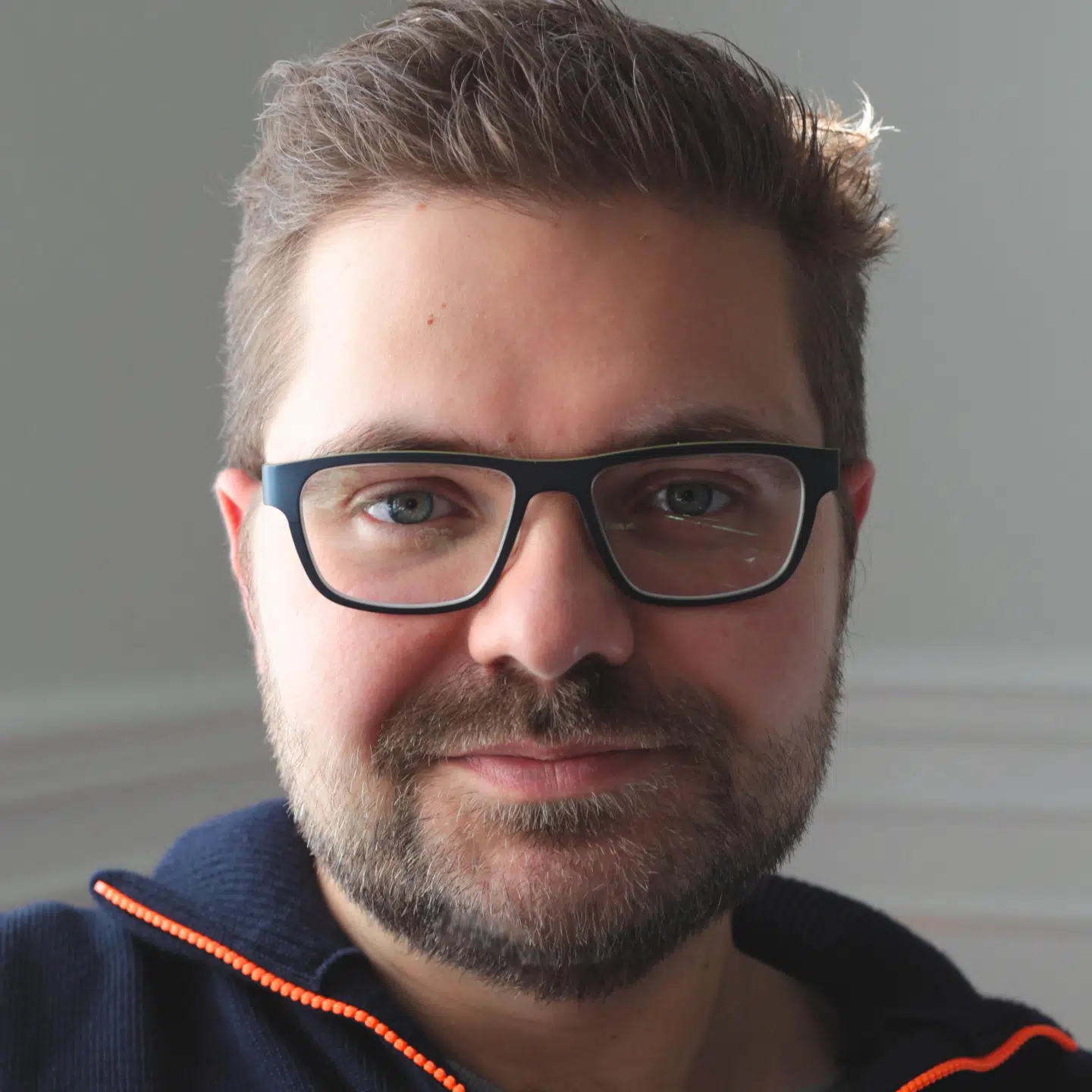 Familiefaren Nicolai Würtz har oprettet en indsamling, der skal støtte Dansk Flygtningehjælp, hver gang den racismedømte partileder Rasmus Paludan brænder en koran af.