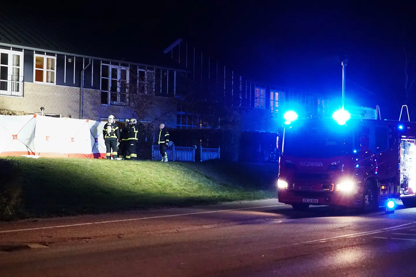 Tirsdag aften mistede en 53-årig kvinde livet i en brand på et plejehjem i Frederikssund, og formentlig var rygning årsagen til branden. Allan Andersen/Ritzau Scanpix