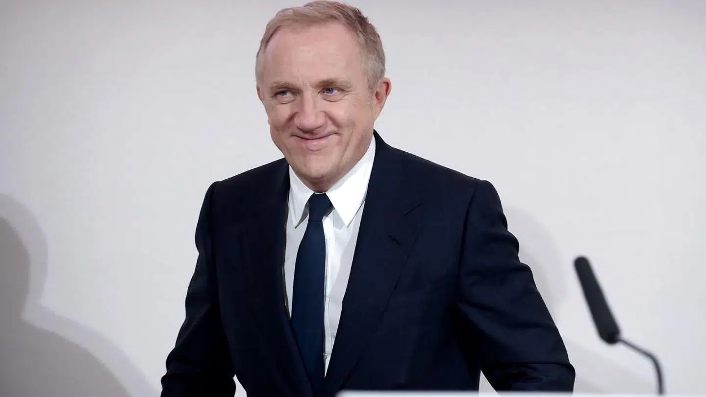 Milliardæren Francois-Henri Pinault vil donere 100 millioner euro til genopbygningen af Notre Dame, der brød i brand mandag aften.