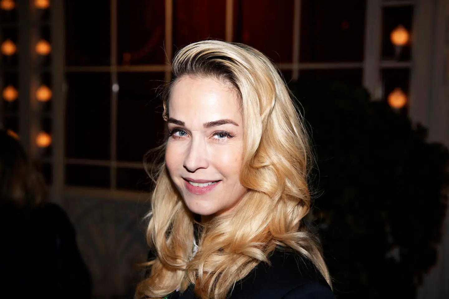 Ibi Makienok blev lagt for had, da hun fortalte, at hun datede den 15 år yngre Simon Makienok.