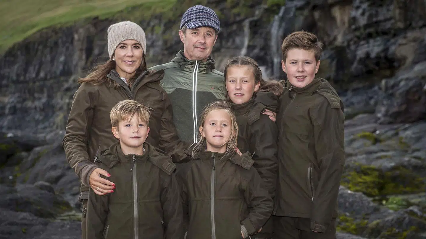 Kronprinsesse Mary, prins Christian, prins Vincent, prinsesse Isabella, prinsesse Josephine og kronprins Frederik.