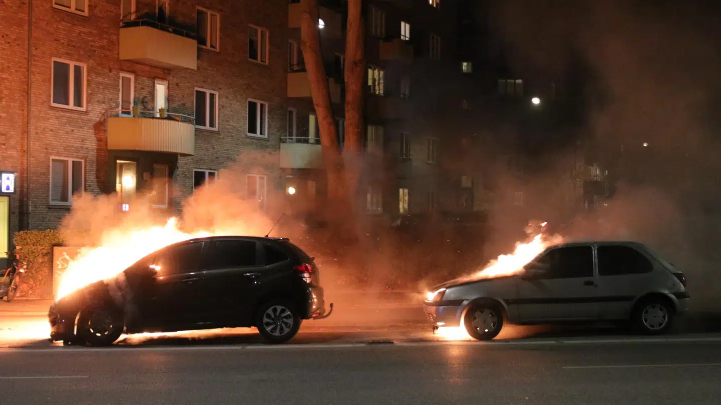 Biler i brand på Tagensvej på ydre Nørrebro.