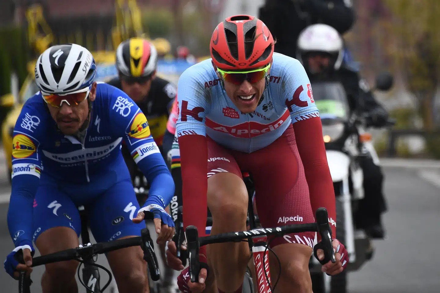 Philippe Gilbert og Nils Politt skabte afgørelsen i Paris-Roubaix, da de slap fri af en udbrydergruppe 14 kilometer fra mål. Anne-Christine Poujoulat/Ritzau Scanpix