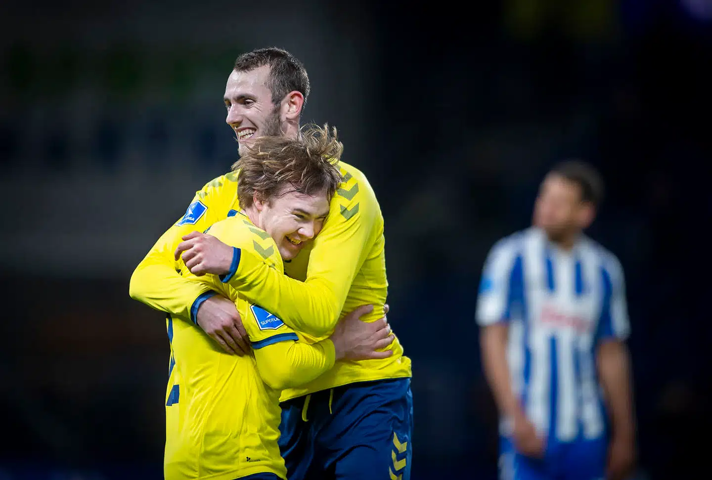 »Hvis man vil være et tophold, må man skrabe point sammen i hver eneste kamp. Uanset om sejren er køn eller pissegrim,« siger Jens Martin Gammelby (th.)