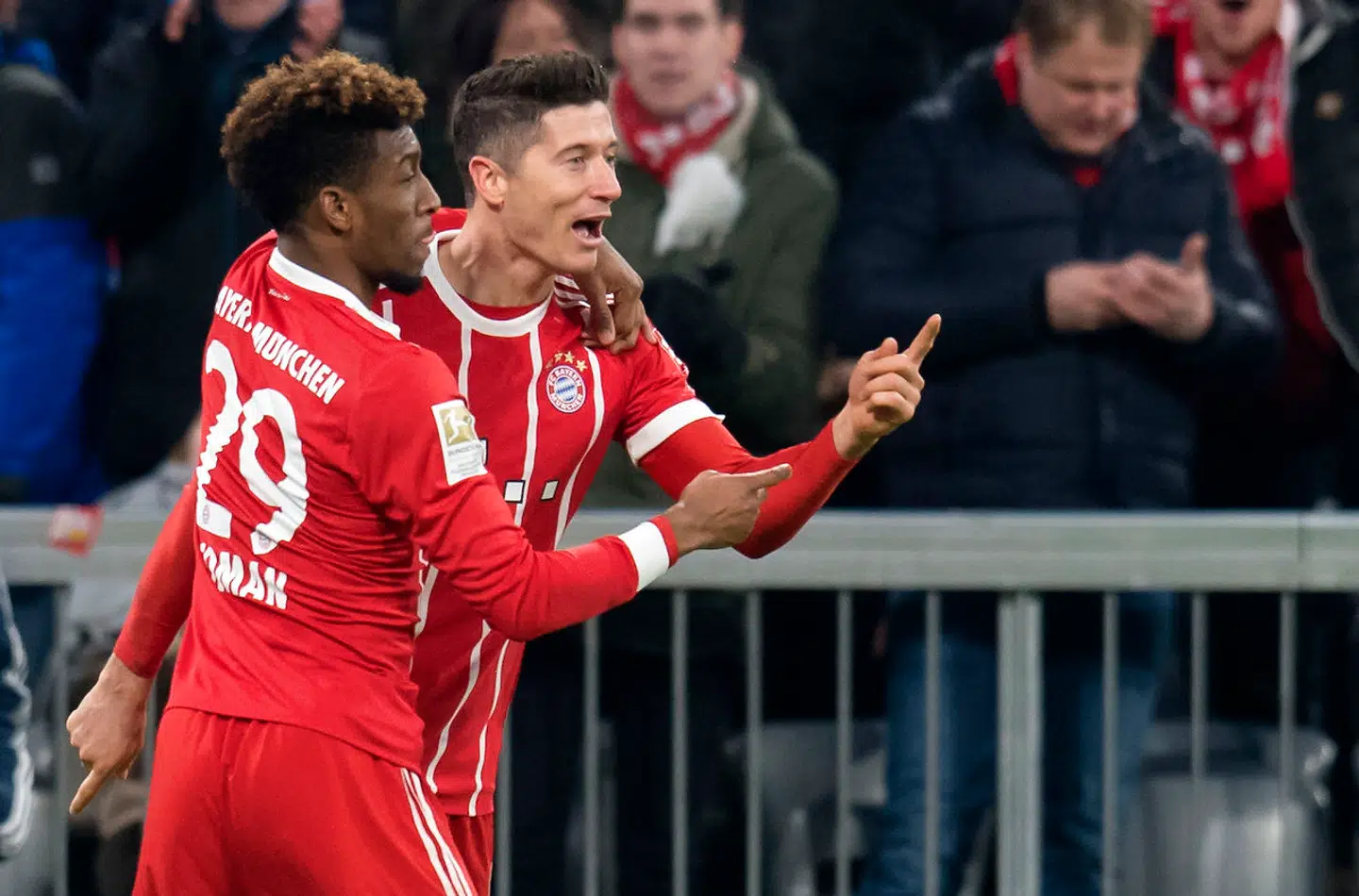 Robert Lewandowski og Kingsley Coman under en kamp for Bayern München tilbage i januar måned.