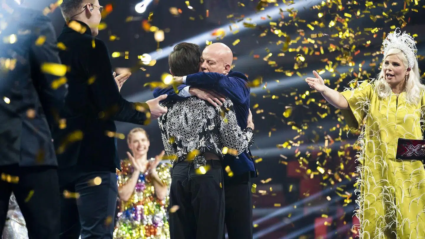 Kristian og Blachman i et stort kram efter sejren.