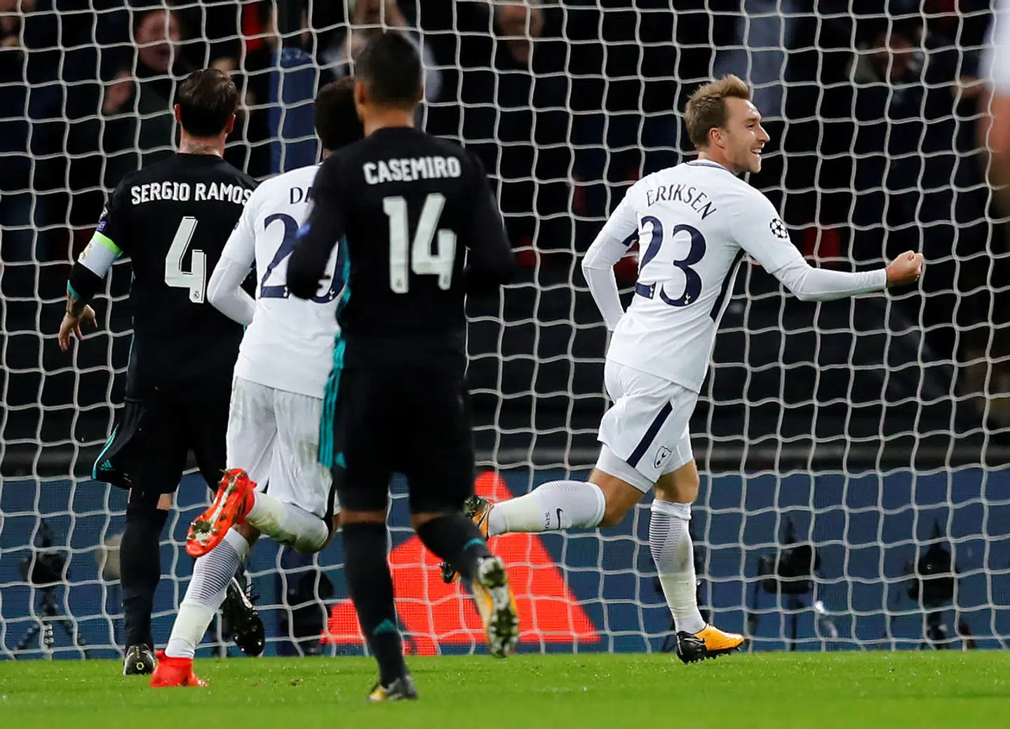 Eriksen scorer mod Real Madrid i 2017.