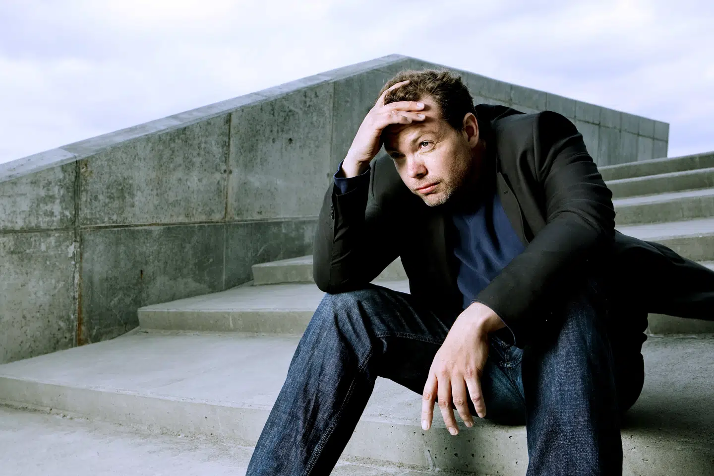 Musiker Rasmus Nøhr fik i slutningen af 2015 sin ven Gustav Hansen, der er professionel pokerspiller, med i et samarbejde om festivalen Danmark Dejligst. En dårlig økonomi i festivalen drev en kile ind mellem venneparret, der torsdag mødes i Østre Landsret. (Arkivfoto). Bax Lindhardt/Ritzau Scanpix