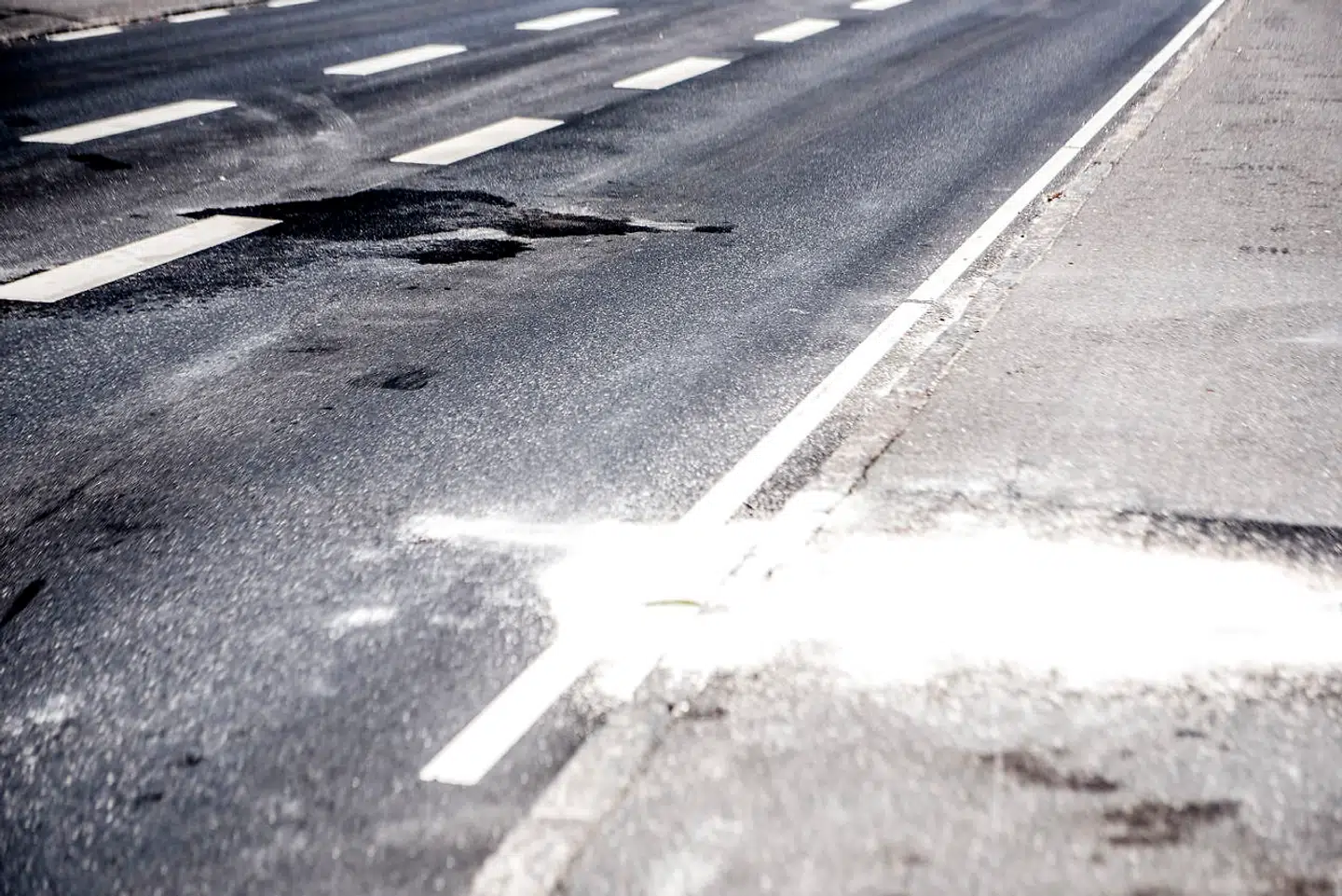 Weekendens skuddrama i Rungsted kostede en ung mand livet og sårede fire andre. Politiet har mistanke om, at der var tale om en konfrontation mellem to lokale bandegrupperinger. Politiet søgte mandag efter ting, der kan have relation til efterforskningen nær gerningsstedet.