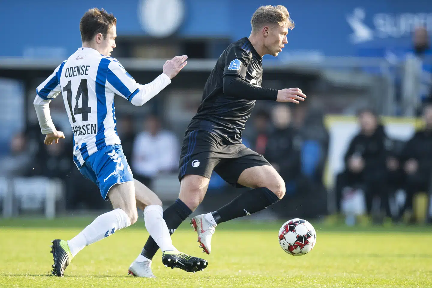 Viktor Fischer (th.) har måttet lægge ører til homofobiske tilråb fra både OB- og Brøndby-fans på det seneste. Claus Fisker/Ritzau Scanpix