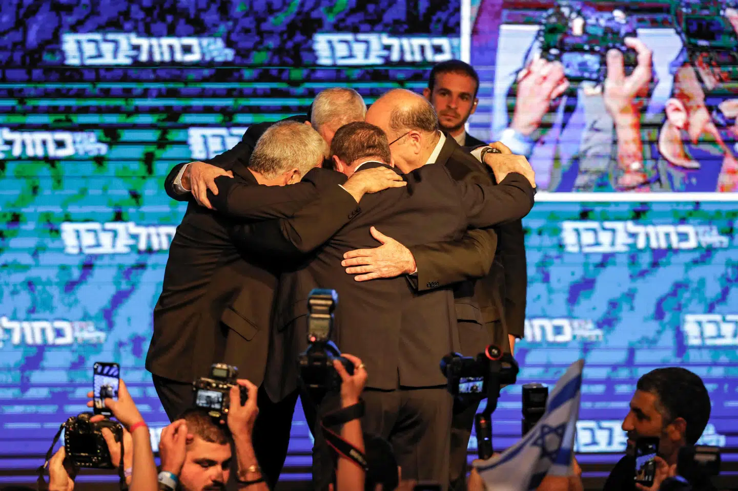 Lederne i alliancen Blå og Hvid festede tirsdag aften, da de stadig troede, at det kunne blive til sejr ved det israelske valg. Menahem Kahana/Ritzau Scanpix