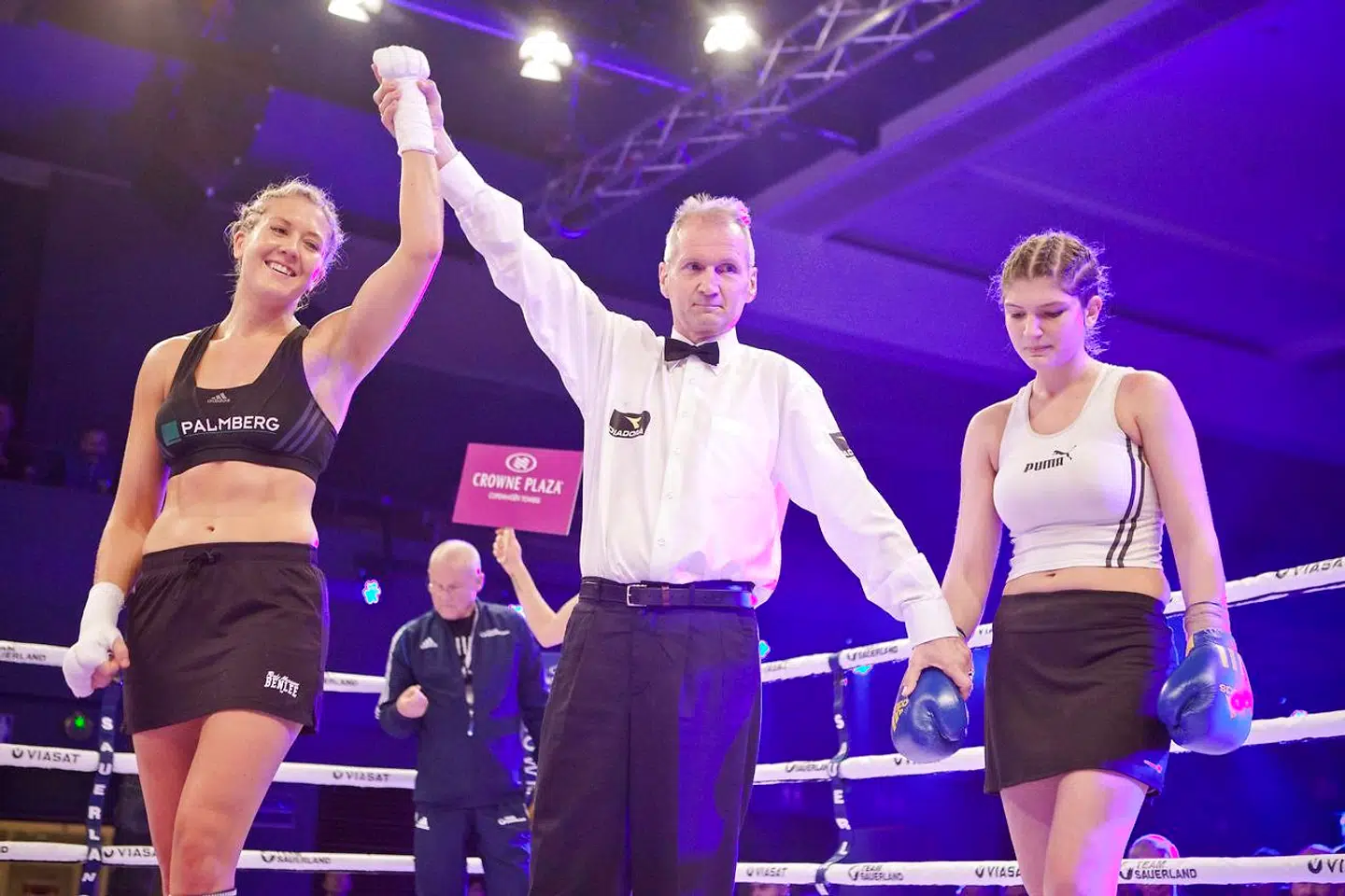 Klara Svensson vinder over Veronika Hornyak fra Ungarn ved et stævne i Albertslund i 2014.
