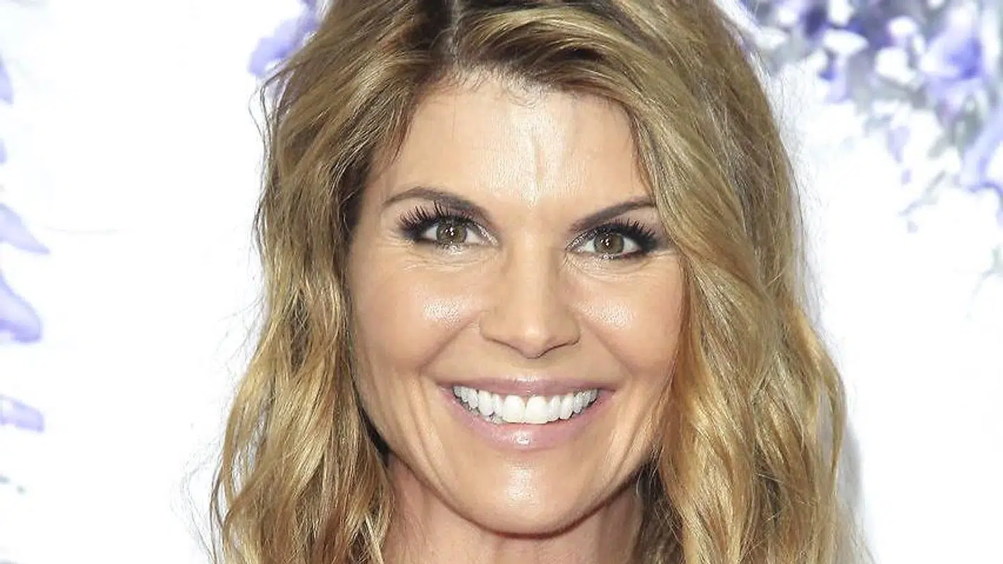 Lori Loughlin er sigtet i en af de største koruptionssager i amerikansk historie.
